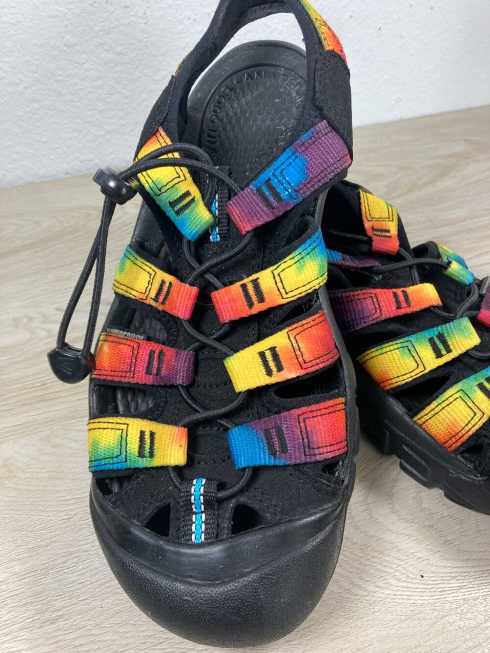 KEEN Newport Tie-Dye Sport Sandals – Rainbow Water Hiking Shoes – Women's 8.5 - Picture 2 of 9